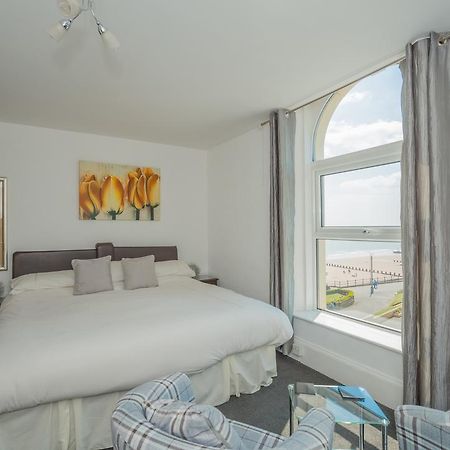 Отель The London Seafront Бринлингтон Экстерьер фото