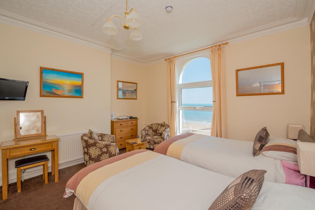 Отель The London Seafront Бринлингтон Номер фото