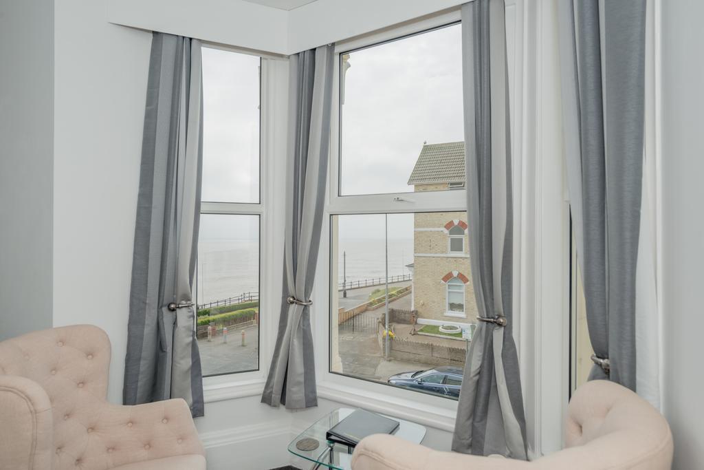 Отель The London Seafront Бринлингтон Экстерьер фото